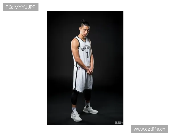 陶菲克当年赢球后直接去提了辆法拉利，训练馆门口签单的样子像极了随手买杯奶茶